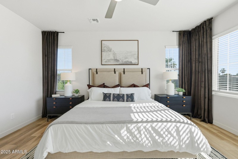 1511 W SIERRA VISTA DR