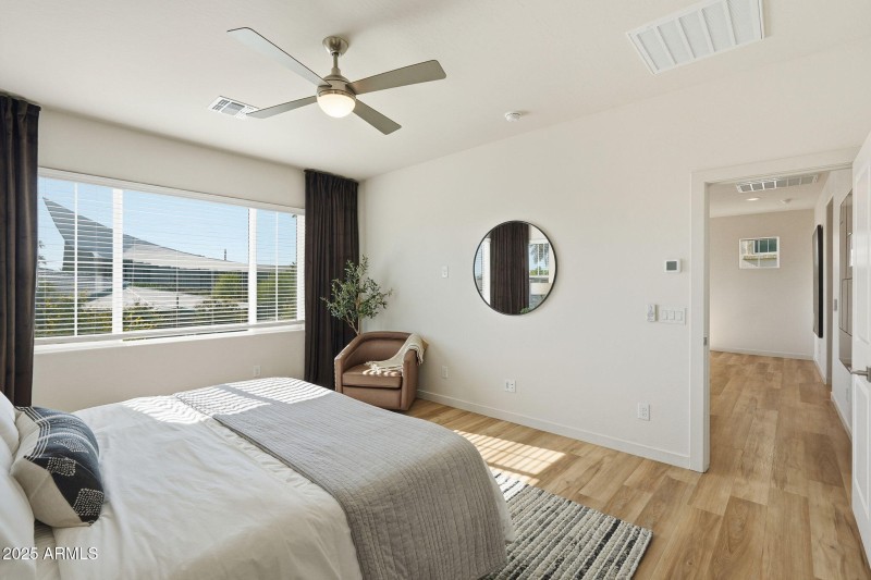 1511 W SIERRA VISTA DR