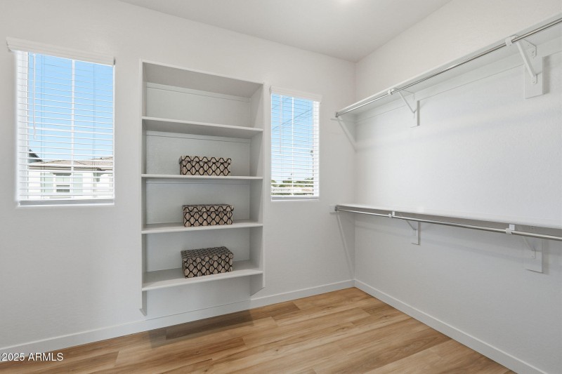 1511 W SIERRA VISTA DR