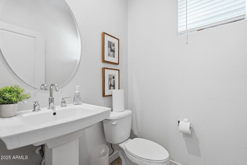 1511 W SIERRA VISTA DR