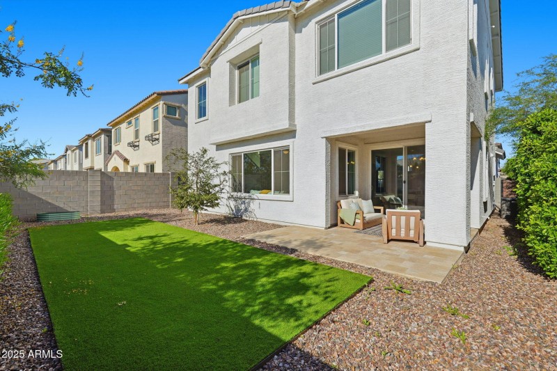 1511 W SIERRA VISTA DR