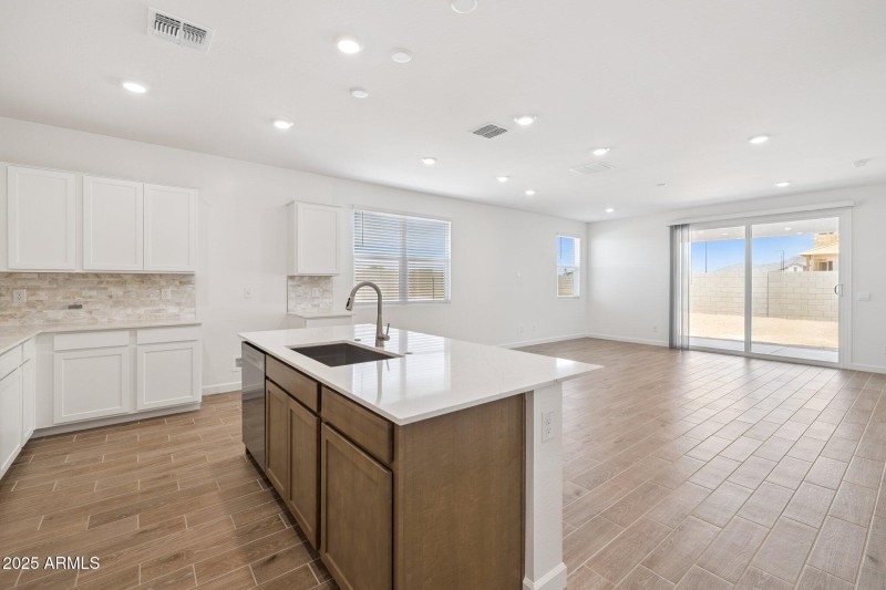 8-web-or-mls-24254-w-hacienda-ave-lot-22