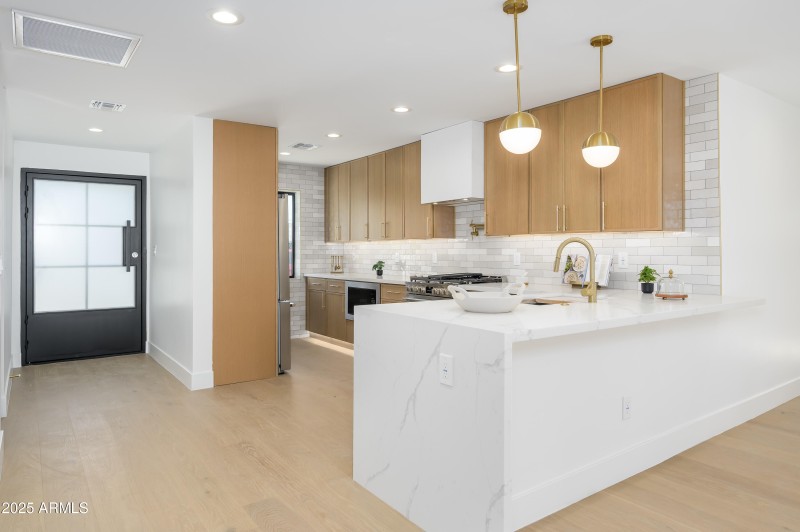 Interior Entry off Kitchen