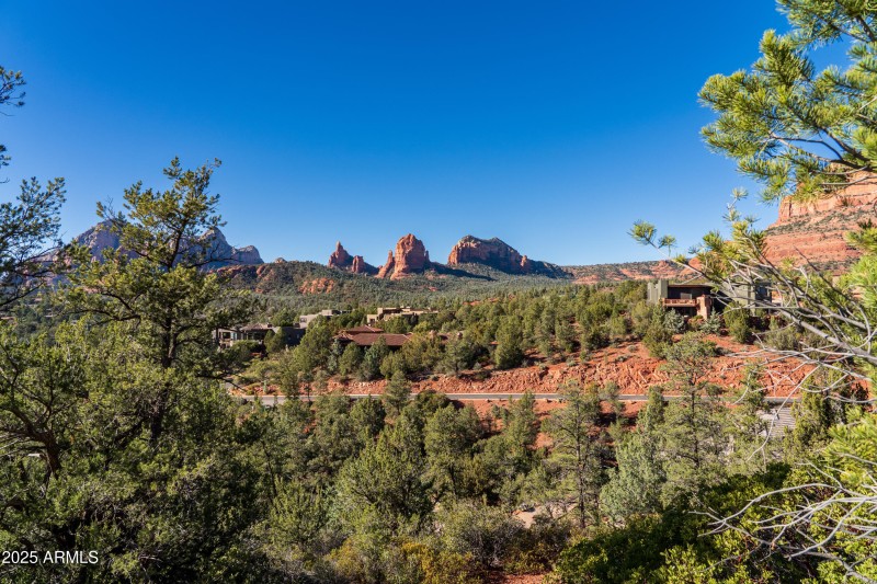 JL_1080ParkRidgeDr-ground-01