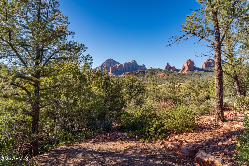 JL_1080ParkRidgeDr-ground-05