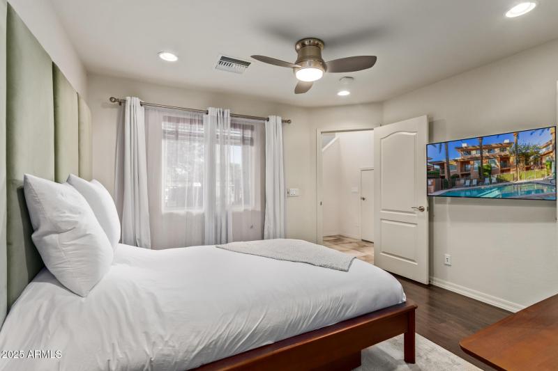 6940 E Cochise #1016