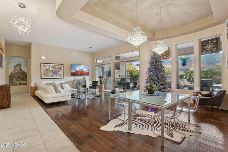 9-web-or-mls-11935-e-parkview-ln