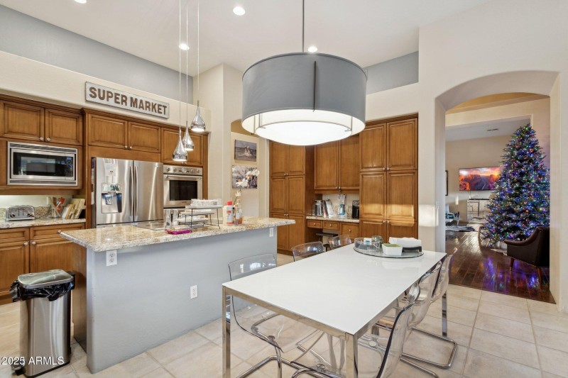 17-web-or-mls-11935-e-parkview-ln