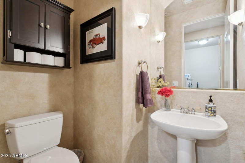 22-web-or-mls-11935-e-parkview-ln