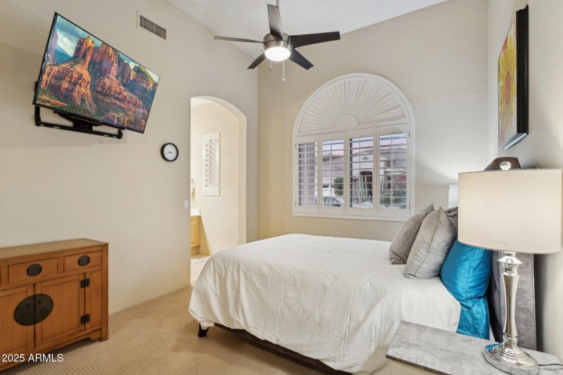 33-web-or-mls-11935-e-parkview-ln