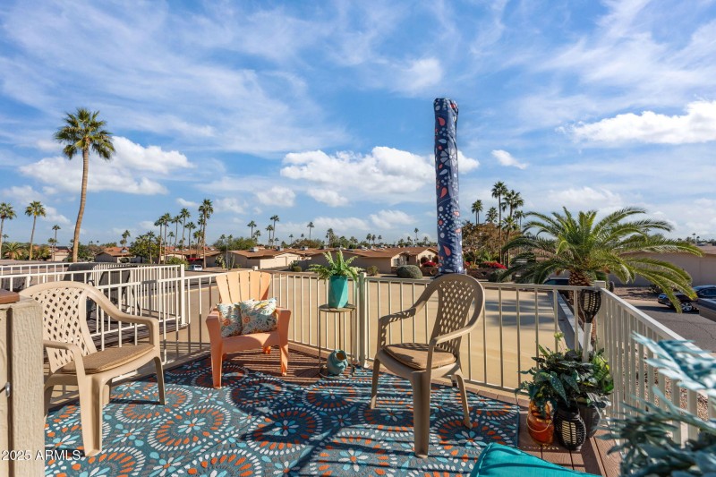 Spacious back deck for relaxing