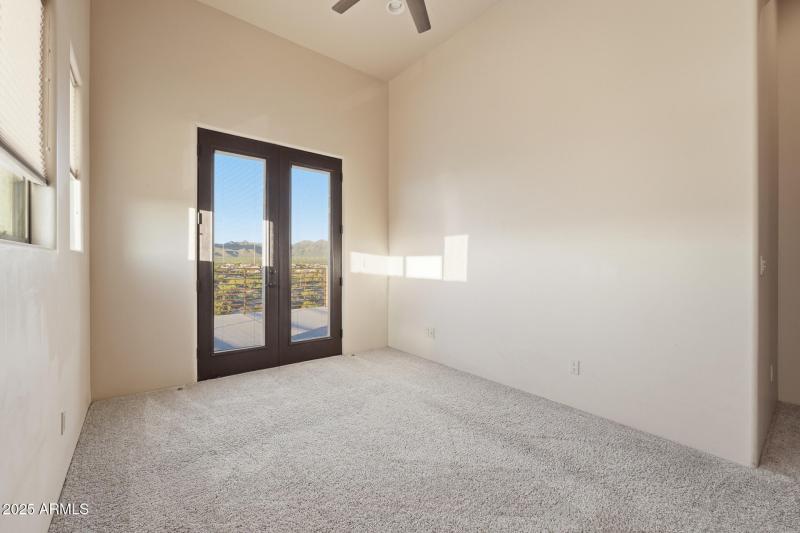 028-upstairs-guest-room