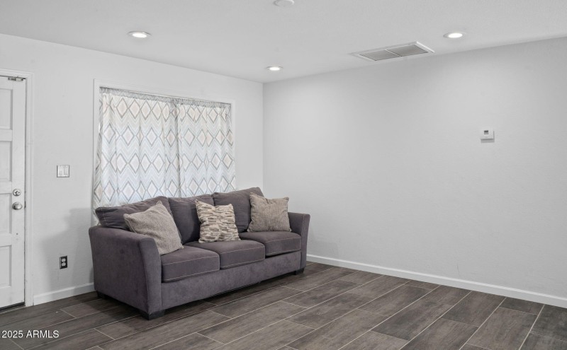 3-web-or-mls-_TMR6447