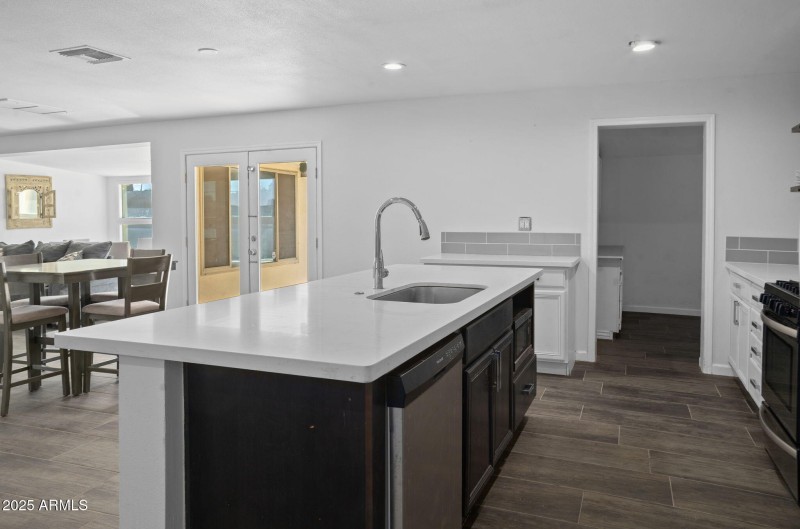 5-web-or-mls-_TMR6196