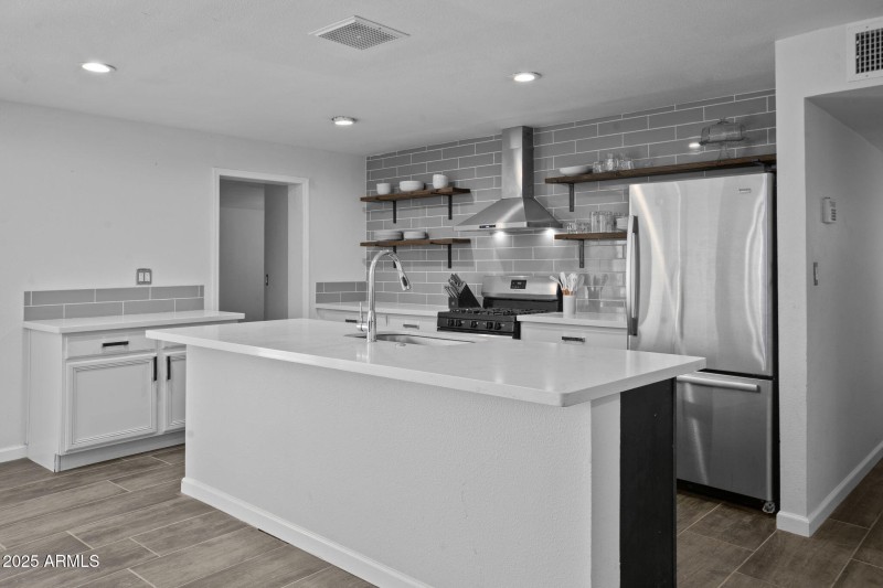 6-web-or-mls-_TMR6220