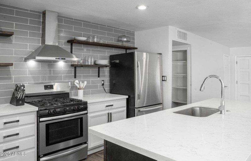 8-web-or-mls-_TMR6252