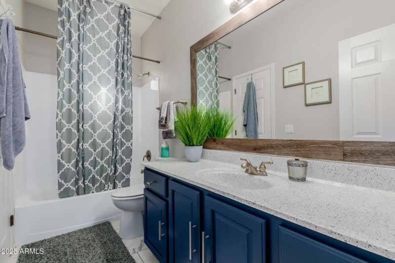 bathroom 2 (full bathroom)