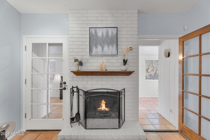 6-web-or-mls-8944 E Friess Dr -8