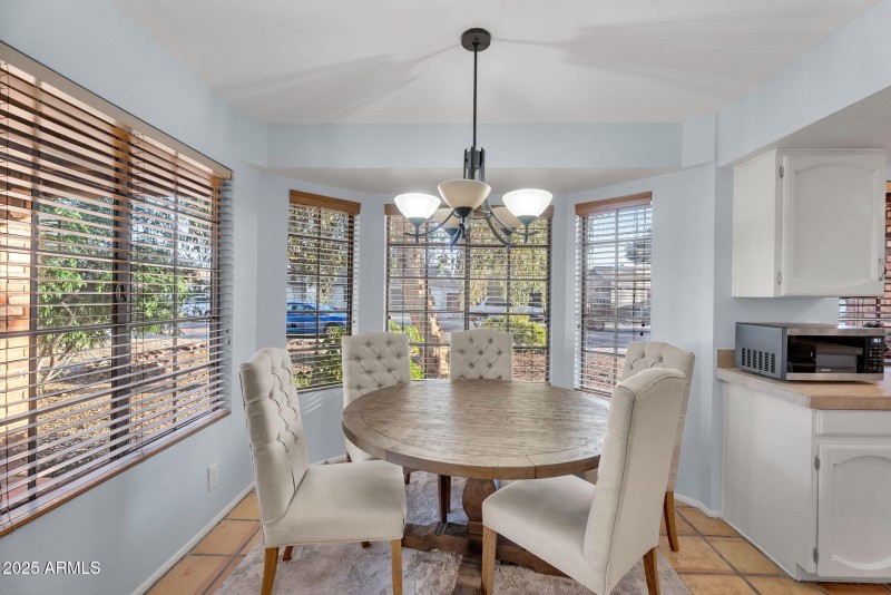 14-web-or-mls-8944 E Friess Dr -11