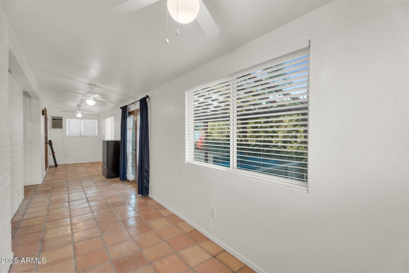 16-web-or-mls-8944 E Friess Dr -18