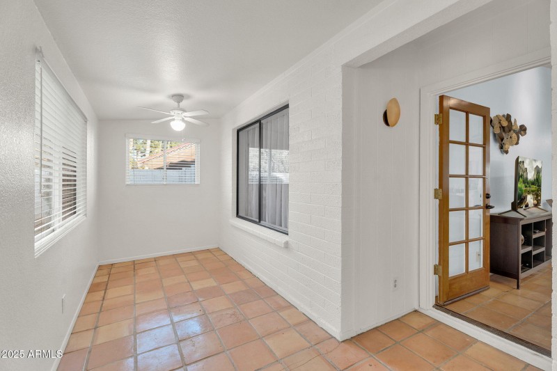 20-web-or-mls-8944 E Friess Dr -19