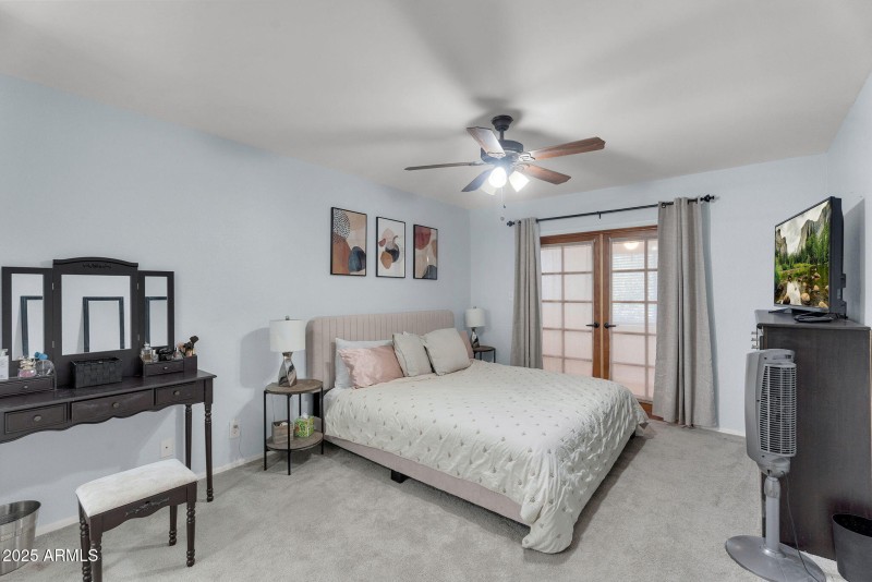 21-web-or-mls-8944 E Friess Dr -21