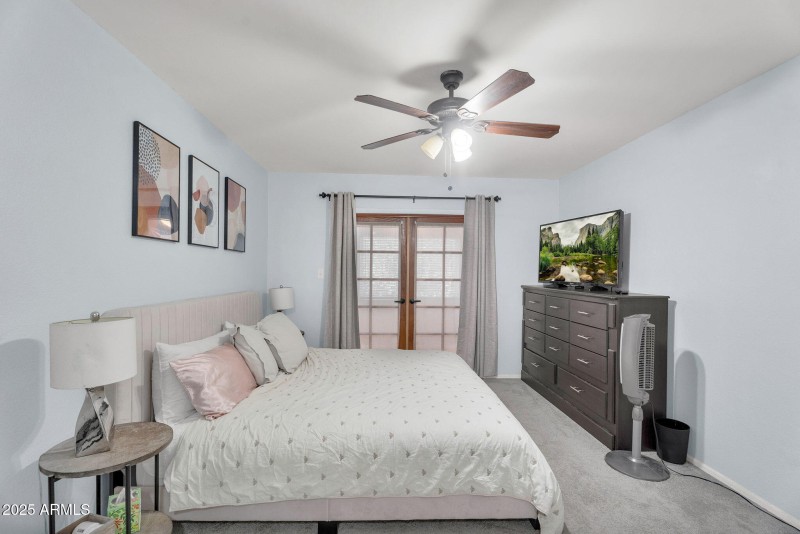 22-web-or-mls-8944 E Friess Dr -23