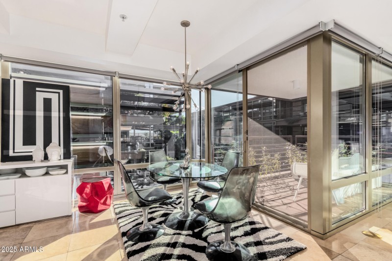 Amazing living space - walls of windows