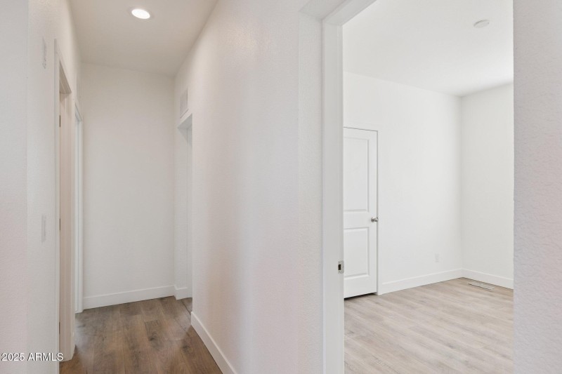 20-web-or-mls-18110-n-amelia-dr