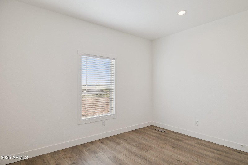 25-web-or-mls-18110-n-amelia-dr