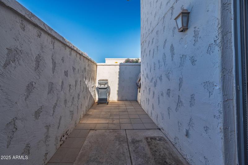 25-web-or-mls-6249 N 78th St Unit 20-25