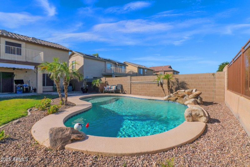 47-web-or-mls-P1393590