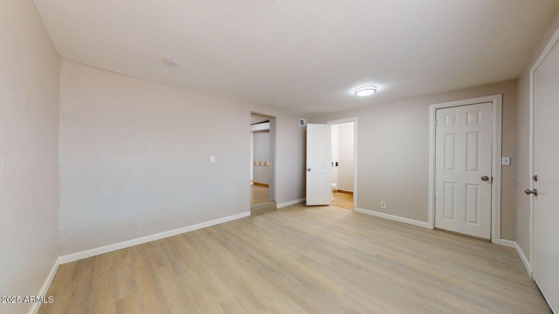 2224-N-24th-Pl-12032025_222256