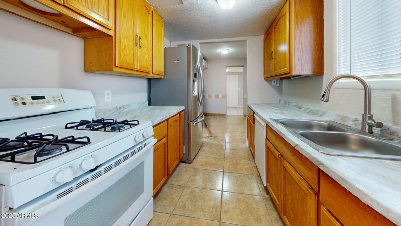 2224-N-24th-Pl-Kitchen