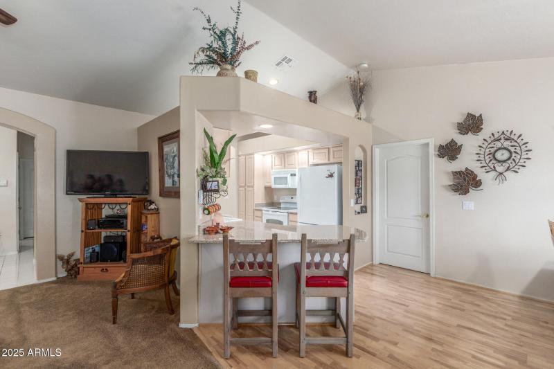 09 Living Room / Kitchen