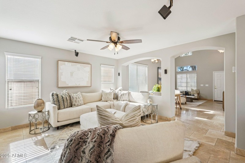 10-web-or-mls-N 63rd Dr-S0412-010