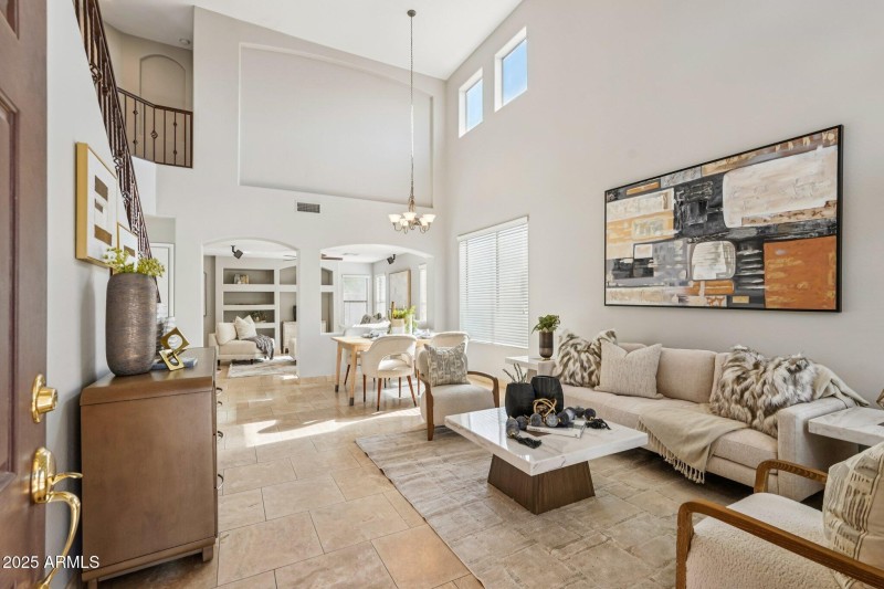 11-web-or-mls-N 63rd Dr-S0412-011