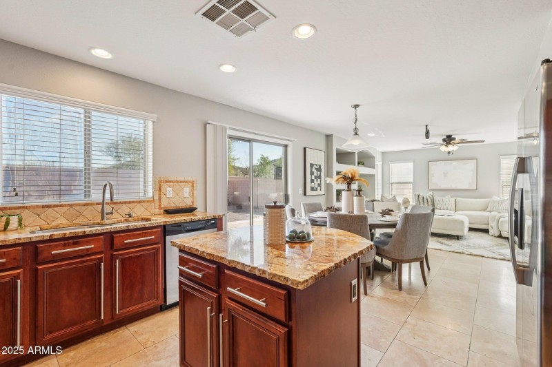 18-web-or-mls-N 63rd Dr-S0412-018