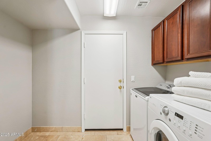 24-web-or-mls-N 63rd Dr-S0412-024