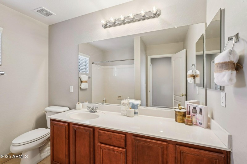 31-web-or-mls-N 63rd Dr-S0412-031