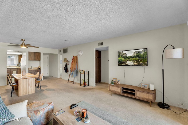 4-web-or-mls-10828 N Bailtmore Dr 233-6