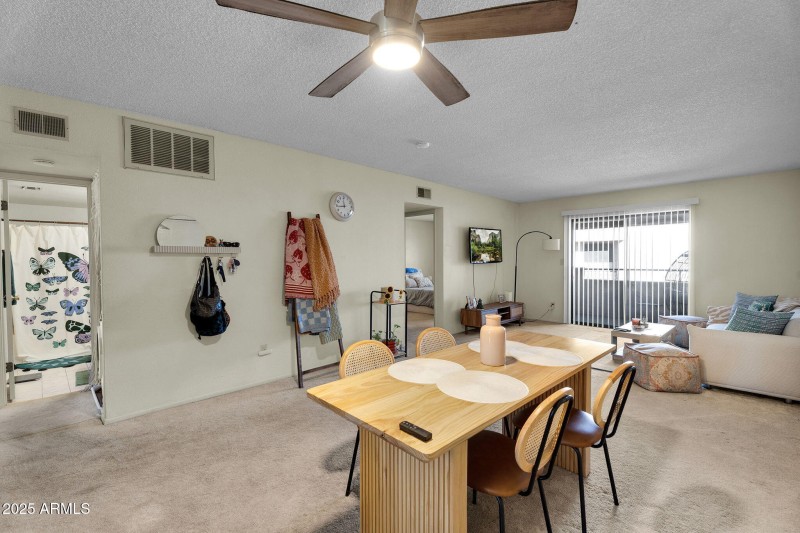 11-web-or-mls-10828 N Bailtmore Dr 233-4