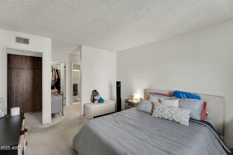 13-web-or-mls-10828 N Bailtmore Dr 233-1