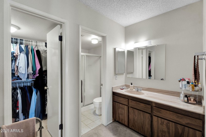 17-web-or-mls-10828 N Bailtmore Dr 233-1