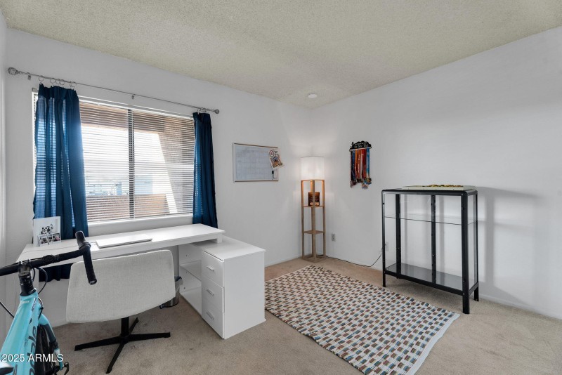 21-web-or-mls-10828 N Bailtmore Dr 233-2