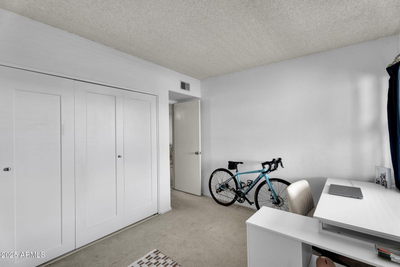 22-web-or-mls-10828 N Bailtmore Dr 233-2