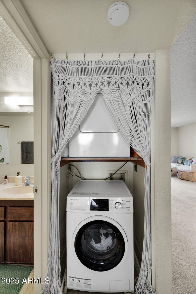 24-web-or-mls-10828 N Bailtmore Dr 233-2