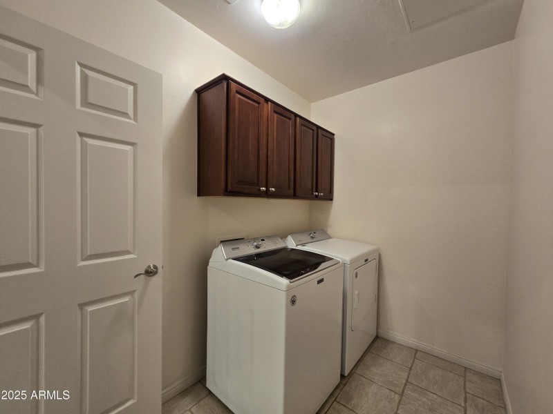 7445 E Eagle Crest 1143 laundry room 24