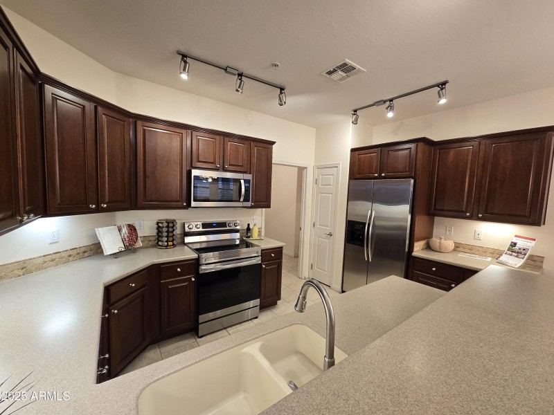 Swofford 7445 E Eagle Cret 1143 kitchen