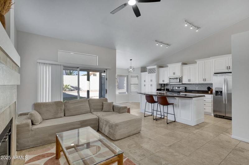 3834 E Windsong Dr-11